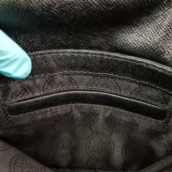 ❗SALE❗Michael Kors Wristlet - Picture 5 of 12